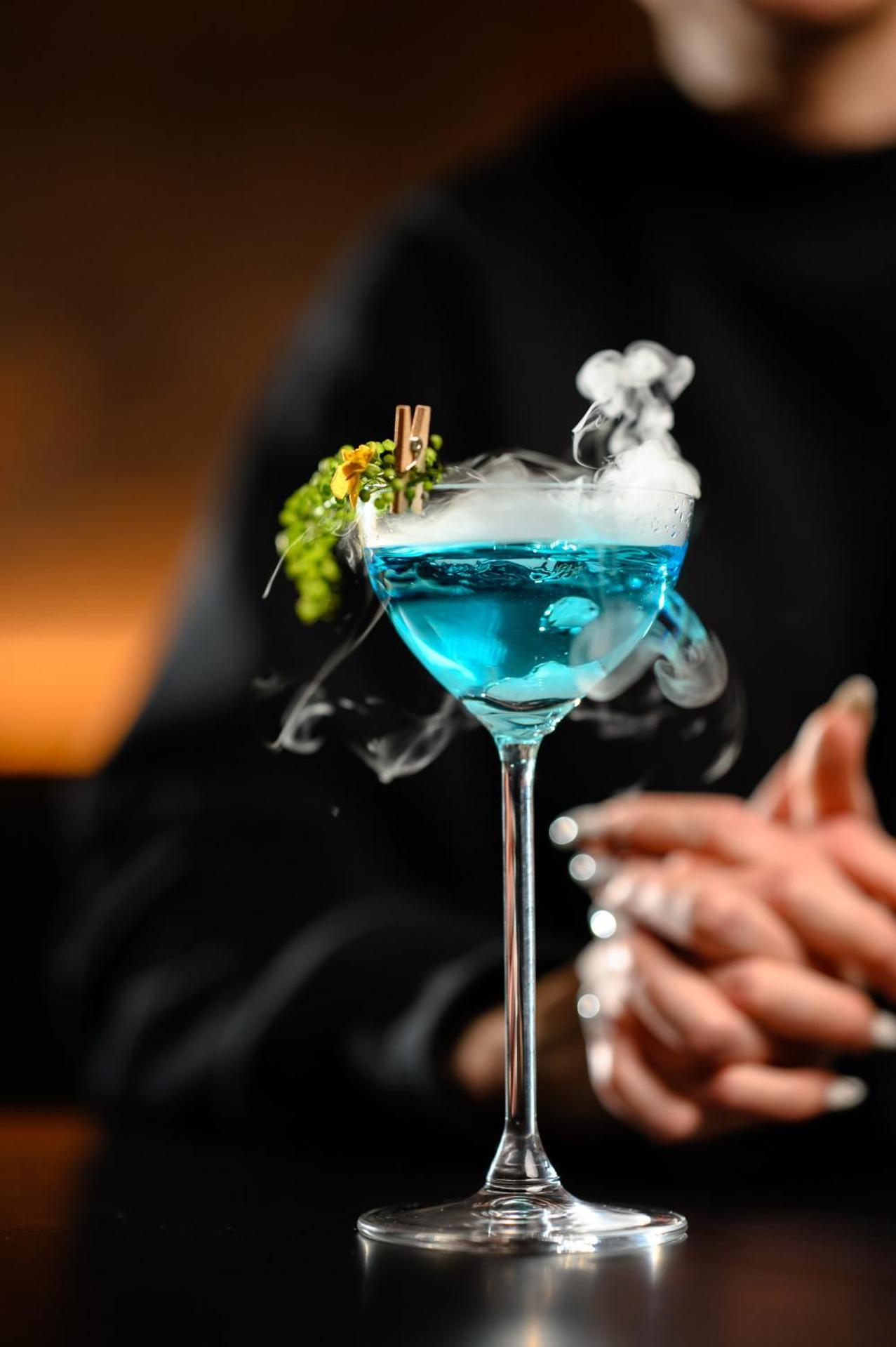 Pullman Riga Old Town Exterior foto A blue cosmopolitan