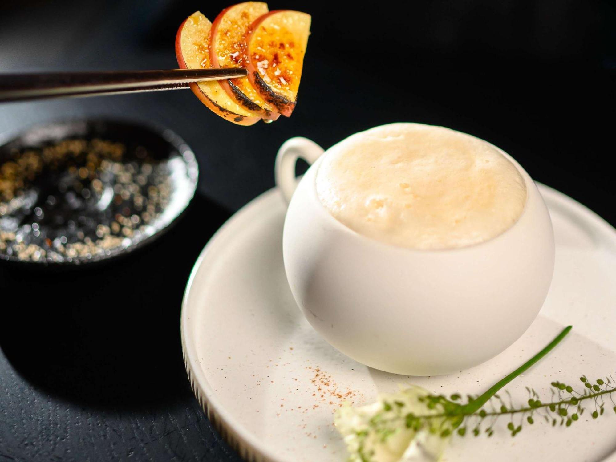 Pullman Riga Old Town Exterior foto A cup of coffee with a slice of orange