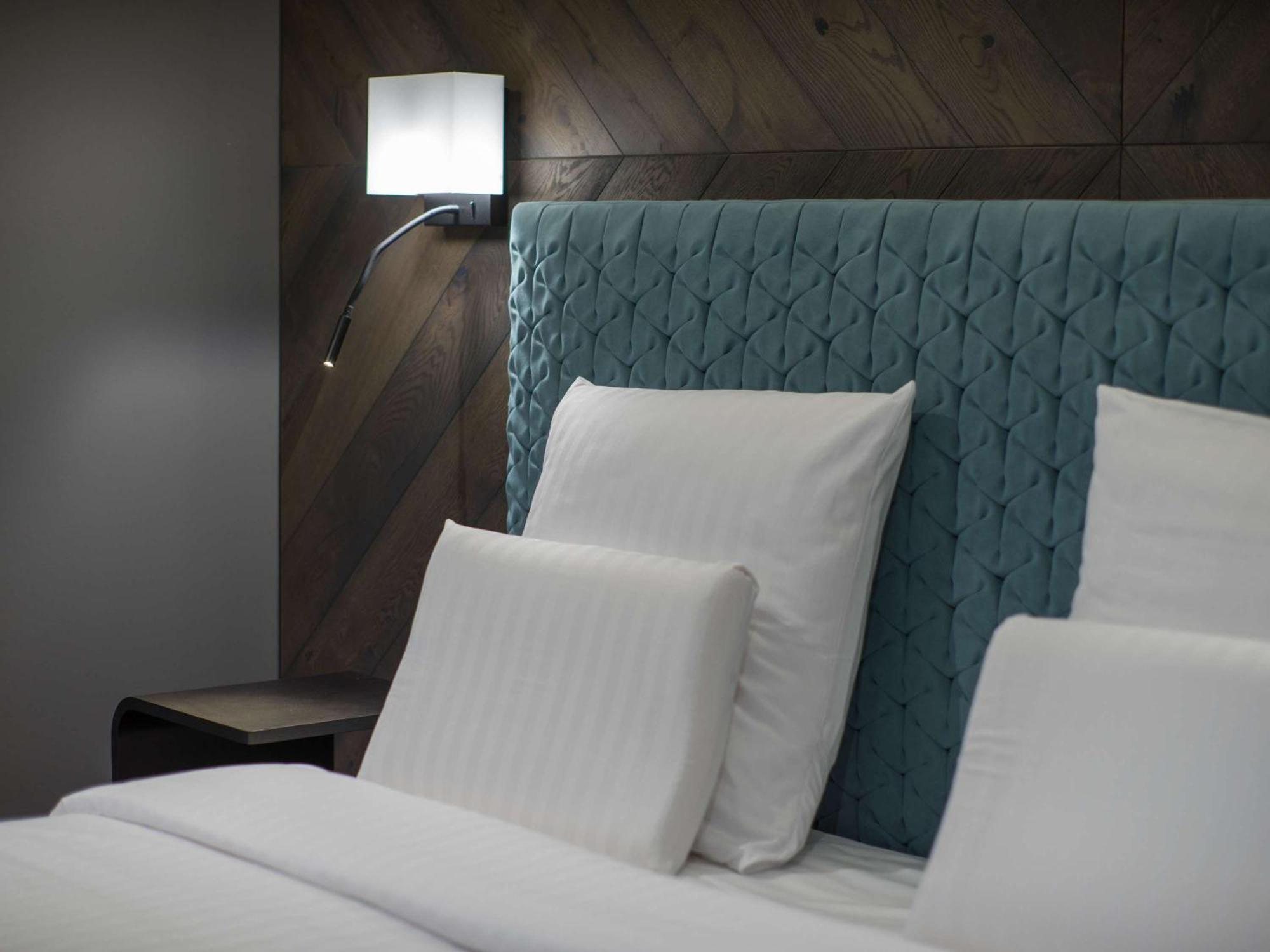 Pullman Riga Old Town Exterior foto A bed with a headboard